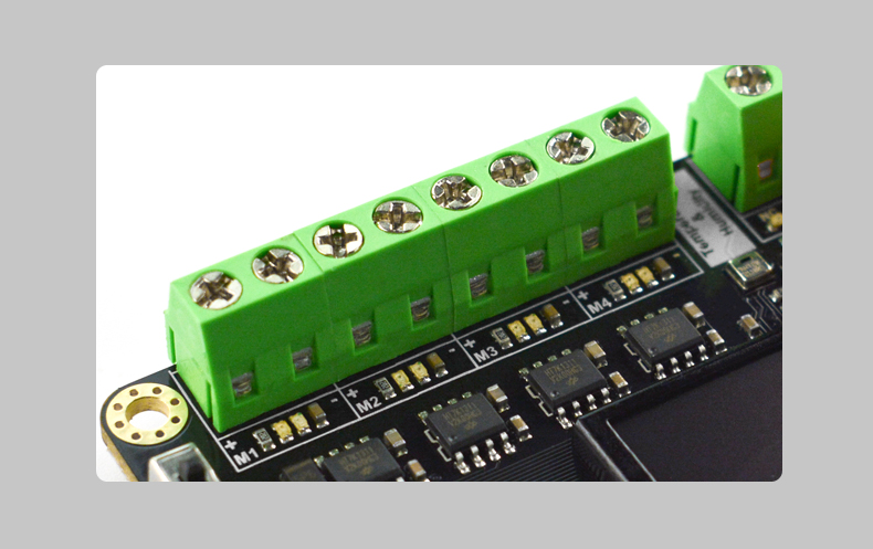 micro:bit虾米扩展板板载4路电机驱动细节图